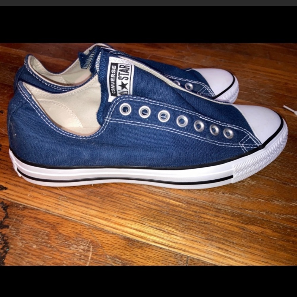 Navy blue laceless converse